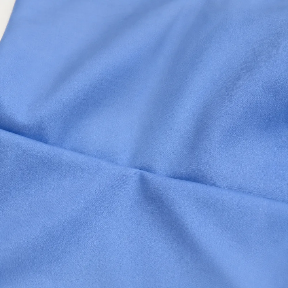 Tecido azul do macacão